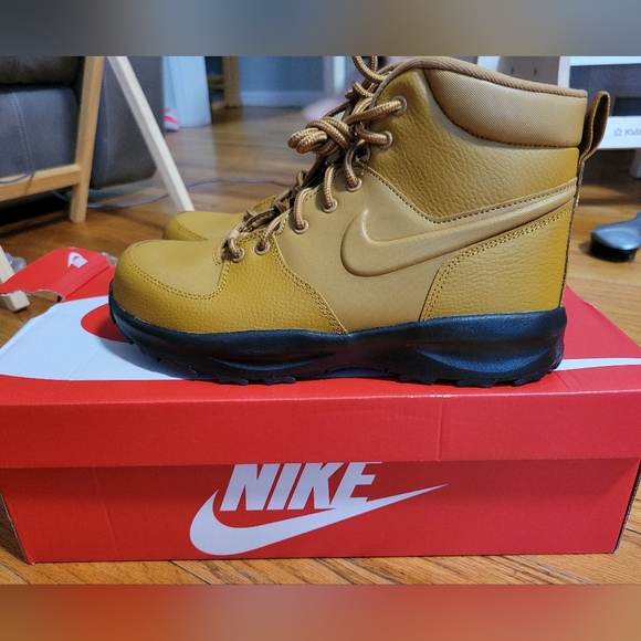 Youth 7y Nike Manoa LTR “Wheat” Leather Boots new - Picture 1 of 7